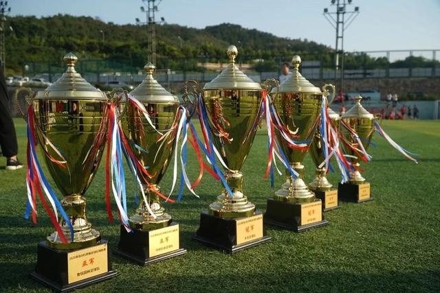 中国U18队首节以24-10领先新西兰，张淳智表现突出